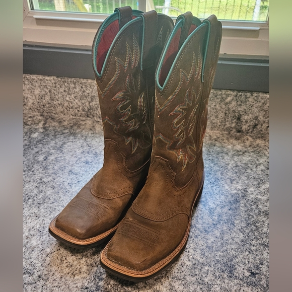 Ariat Shoes - Ariat cowgirl boots